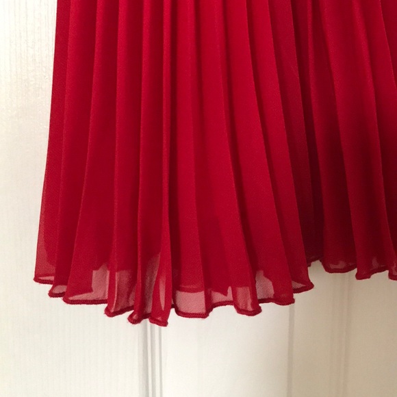 Red chiffon pleated skirt - Picture 3 of 4